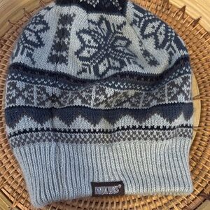 Muk Luks Fair Isle Beanie - Light Gray & Charcoal